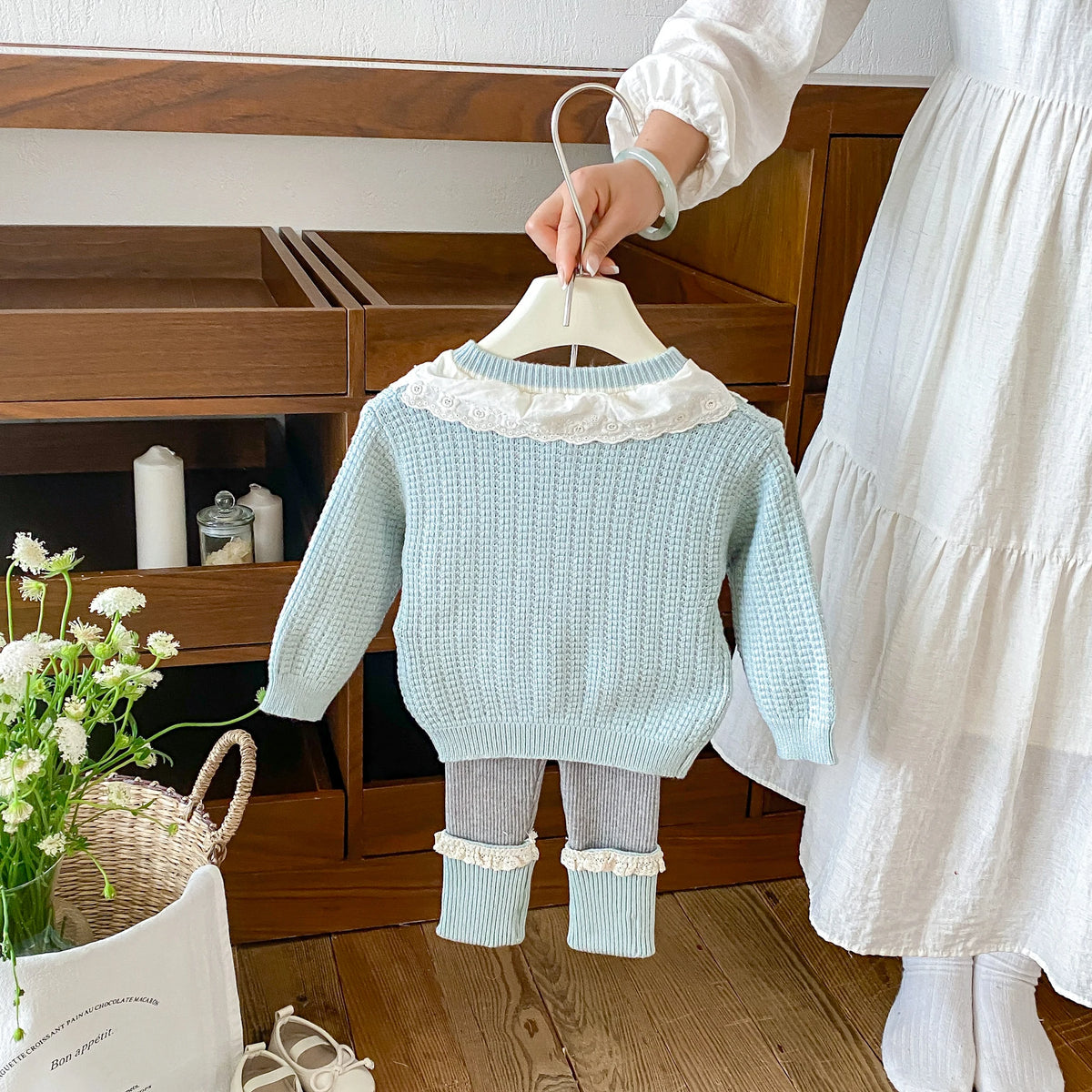 2026 Autumn Girls' Outfit: Lace-Trimmed Color-Block Knit Cardigan with Bow and Matching Tight Two-Piece Set