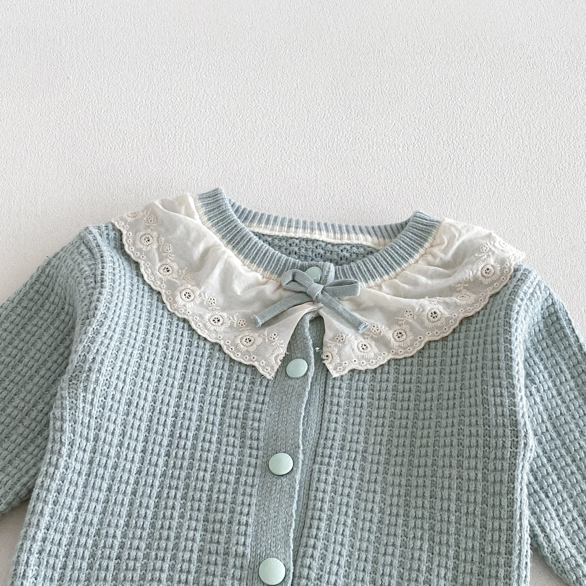 2026 Autumn Girls' Outfit: Lace-Trimmed Color-Block Knit Cardigan with Bow and Matching Tight Two-Piece Set