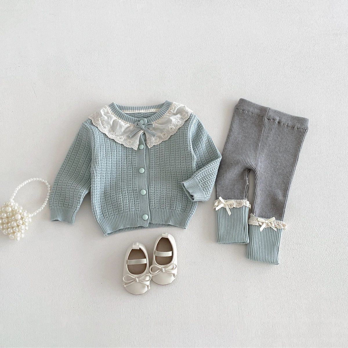 2026 Autumn Girls' Outfit: Lace-Trimmed Color-Block Knit Cardigan with Bow and Matching Tight Two-Piece Set